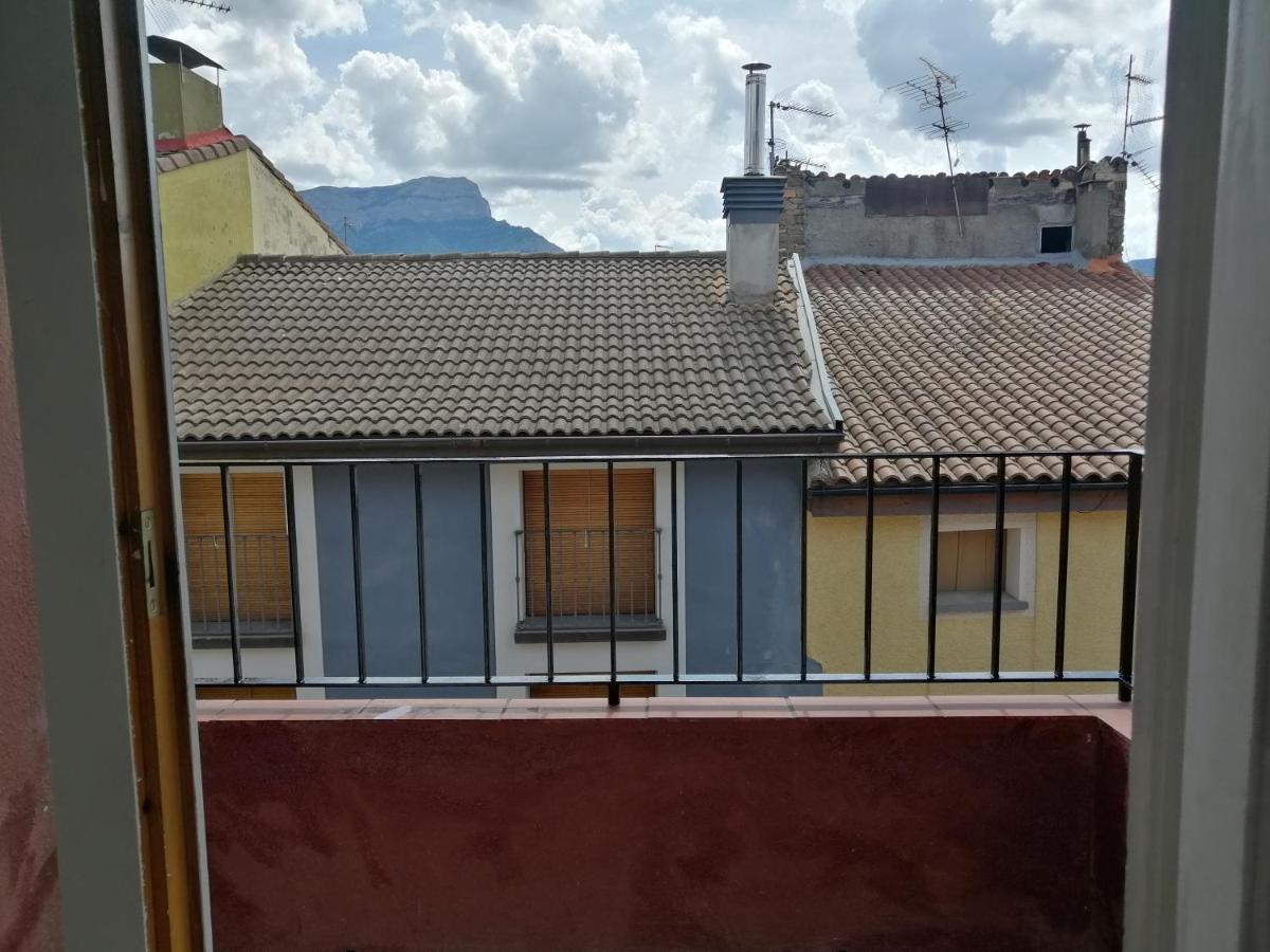 Luminoso, Centrico Y Silencioso Apartamento Jaca Exteriör bild