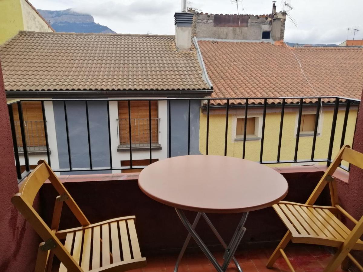 Luminoso, Centrico Y Silencioso Apartamento Jaca Exteriör bild