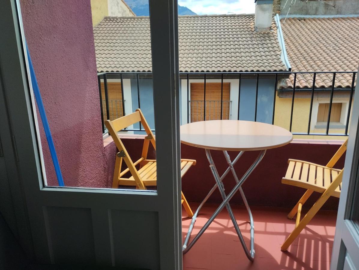 Luminoso, Centrico Y Silencioso Apartamento Jaca Exteriör bild
